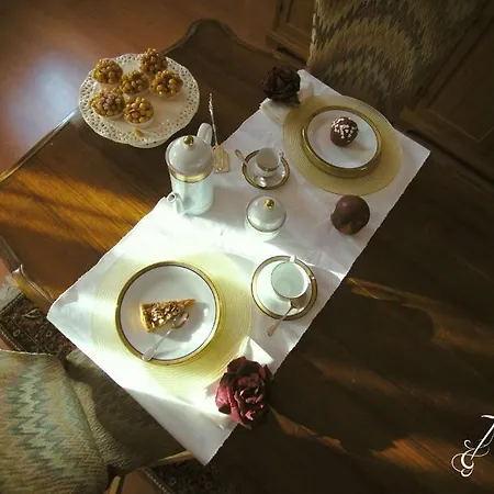 Bed and Breakfast Luxury '700