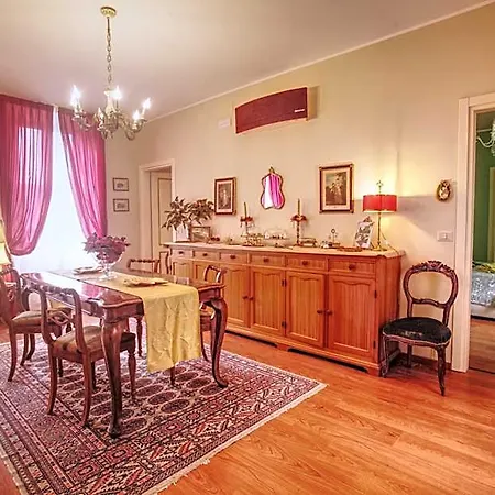 Luxury '700 Oda ve Kahvaltı 4*