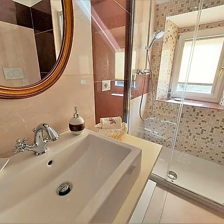 Oda ve Kahvaltı Luxury '700 4*
