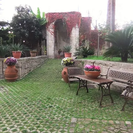 Luxury '700 Bed & Breakfast