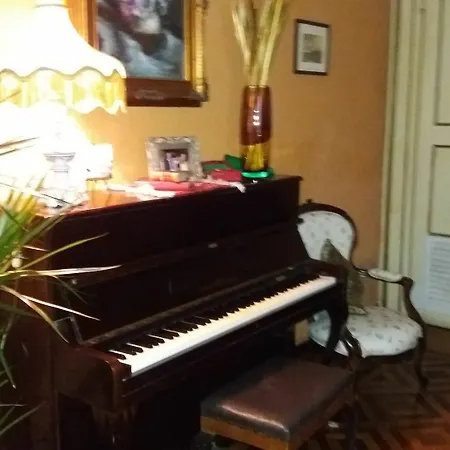 Luxury '700 Bed & Breakfast