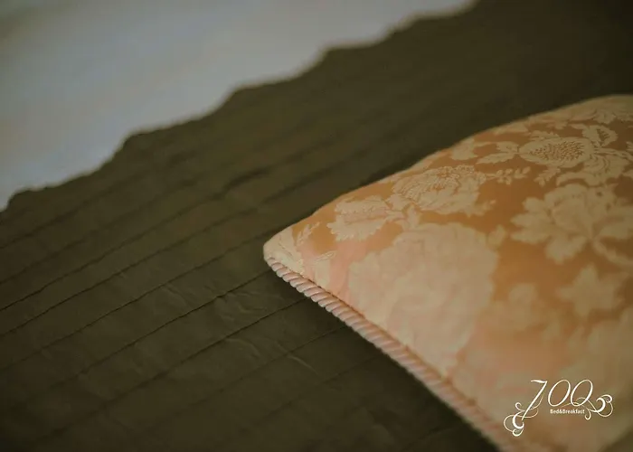 Luxury '700 Bed & Breakfast